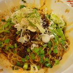 紅虎餃子房 - 食べるラー油の麻辣タンタン麺（あえ麺）