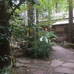 小林 地鶏の里 - 中庭２