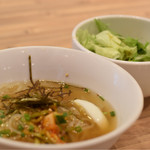 Yakiniku Kokokara - ◆ハーフ冷麺とサラダ（ランチメニュー）
                        サッパリと。
                        卓上に「酢」は欲しいかな…
                        