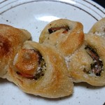 パンストック - ベーコンと大葉のエピ