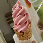 果琳 イオンモール今治新都市店 - ストロベリーソフト３９０円