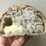 テコナ　ベーグルワークス - 黒ごまおいもクリーム