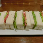 Shirubia Kohiten - ハムとトマトのサンドイッチ