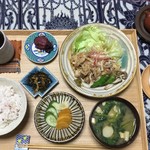 ごはんや ちどり - 自宅でリメイク
小石原と小鹿田の皿
汁椀は、溜め塗りで！