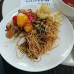 United Club Lounge - ビーフン炒め＆酢豚 2016年10月