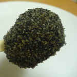 ふるや古賀音庵 - 丸っこい形のわらび餅が入っています☆