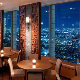 Popular window table seats where you can enjoy the spectacular view