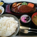 ふじよし - ハンバーグ定食 1030円
            和洋折衷の趣