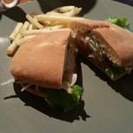 DAYBREAK　Liquor&Coffee - 2016年10月のサンド。
      スモークサーモンとハーブのサンド