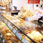 フレッシュベーカリー神戸屋 - ＪＲ新大阪駅の千成瓢箪と在来線改札口との間にある