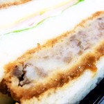 フレッシュベーカリー神戸屋 - ソコソコの肉感