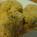 ふるや古賀音庵 - きなこがこれでもか！というくらい入っています☆