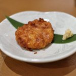 鉄板酒場 晋作 - つきだし（この日はさつま揚げ）熱々です