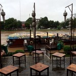 The Riverside Bar & Restaurant - テラス席＆ビン川