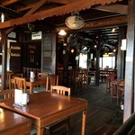 The Riverside Bar & Restaurant - 店内