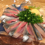 SUSHI DINING - 旬の秋刀魚のお刺身 脂がのってて美味しかった