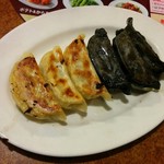 バーミヤン - 粗挽き肉の黒餃子＆本格焼餃子