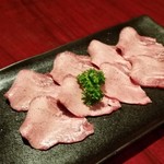 銀山亭 - 2016/6/26
      2人分15000円お任せコースの特上タン