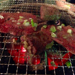 炭火焼肉ホルモン 青葉精肉店 - 厚切ねぎ塩上ロース & 牛タン