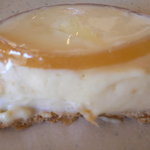 ピエール・エルメ・サロン・ド ・テ - さくさくのタルトの中は酸っぱいレモンのクリーム