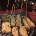 銀座酒場 マルハチ - 名物『出汁で食べる串揚げ』5種