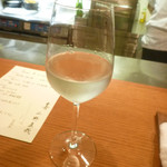 アノニム - ワイングラスで日本酒を