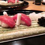 まき村 - 2016/9_鮪のにぎりと剣先烏賊のお造り