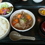 Oishii Onikuno Mise Yamano - 美味しいお肉の店 やまの
                        牛スジ煮込み定食 ライス大盛り