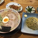 大砲ラーメン  - たかなチャーハンぎょうざセット