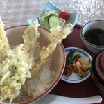 Ajino Eki Takenko - 全体はこんな感じ、タレはあとがけです^^;