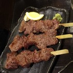 炭火焼鳥あずま - 葉山牛串は、もはやステーキ