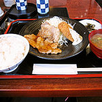 黒豚庵 - 豚のしょうが焼きとカニクリームコロッケ定食