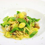 リストランテ アクアパッツァ - 柔らかく茹で上げた北海道産ツブ貝と銀杏、茎ブロッコリーの自家製タリオリーニ