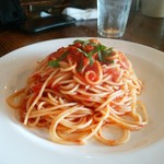 Lamp - 赤唐辛子のトマトソースパスタ