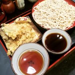 Komorosoba - 秋盛（470円）天ぷらは舞茸、秋鮭、薩摩芋