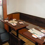 Jidorisumiyaki Okada - 小グループにオススメのテーブル席です。