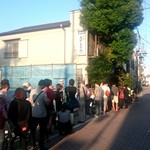 スタミナ苑 - 日曜日16時16分、40人弱の行列