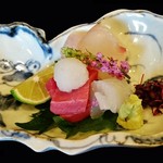 祇園もりわき - 『鯛と剣先イカと本マグロのお刺身』!!本マグロは『中とろ』で上にのっている おろしと一緒煮食べるとめちゃめちゃおいしおすなぁ～♪(^o^)丿