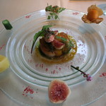 La Cueillette - オードヴル（黒イチジクと甲斐路シャモのコンソメジュレ　地場のトマトのムース、食用ホオズキのソースと共に）