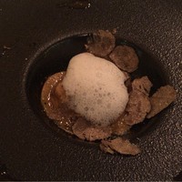 ペルケノー - ラビオリのトリュフ添え チーズの泡ソース