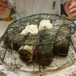 割烹 やました - 目の前で焼かれる鱧の焼き霜。