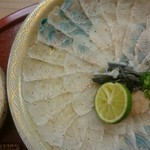 割烹 やました - 鱧、薄作り。