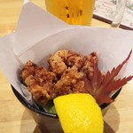 俺の魚を食ってみろ!! - メニューにはありませんが、甘海老の唐揚げをサービスしていただきました。表面はカリッ‼中身はジューシー‼