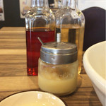 グリルスタンド - 酢、ラー油、ニンニク、黄身