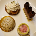 スイーツガーデン ユウジアジキ - 和栗のモンブラン（680円）、サントノーレトンカ（490円）、ジヴァラ（490円）、ミラネーゼ（520円）（2014/10）