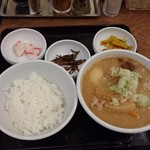 吉田とん汁店 - 豚汁定食680円