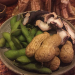 旬味　平ざん - 枝豆、茹で落花生に、珍しいお豆。