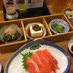 もみじ茶屋 - 信州サーモン、季節の山菜の盛り合わせ3種
