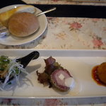 ビストロ ヴィノーブル - 前菜三種とパン