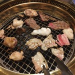 焼肉の本丸 - 少々煙は気になります。